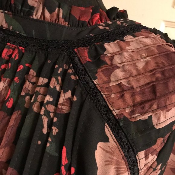 NWT Silky Earth Tone & Red Blouse Torrid Size 0 (12) - Picture 2 of 8